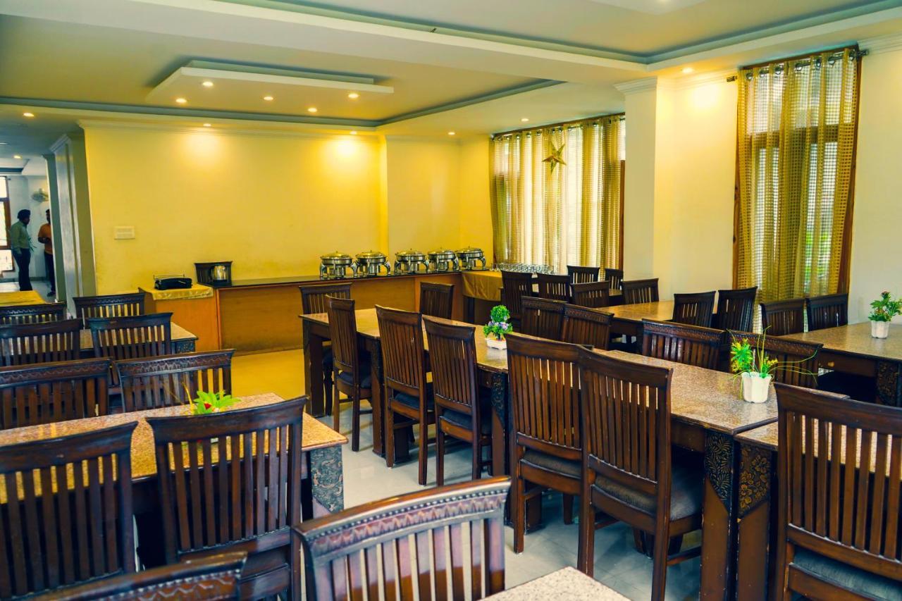 Hotel Akash Regency Manāli Zewnętrze zdjęcie