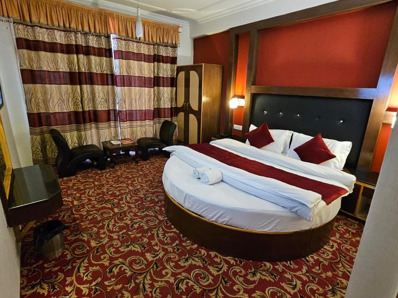 Hotel Akash Regency Manāli Zewnętrze zdjęcie